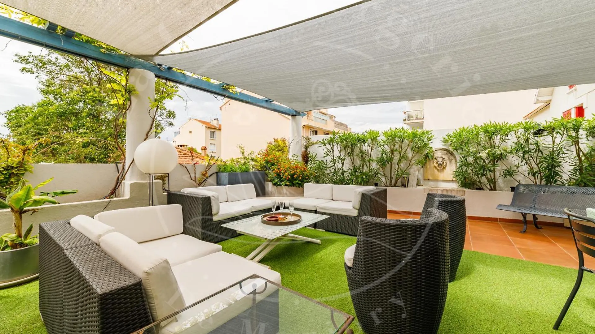 Une Terrasse Au Mourillon, Calme Et Proche Plages Toulon