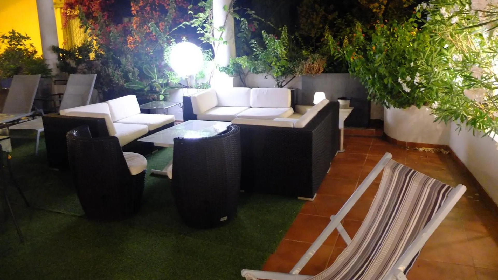 Une Terrasse Au Mourillon, Calme Et Proche Plages Toulon 0*,  Frankrig