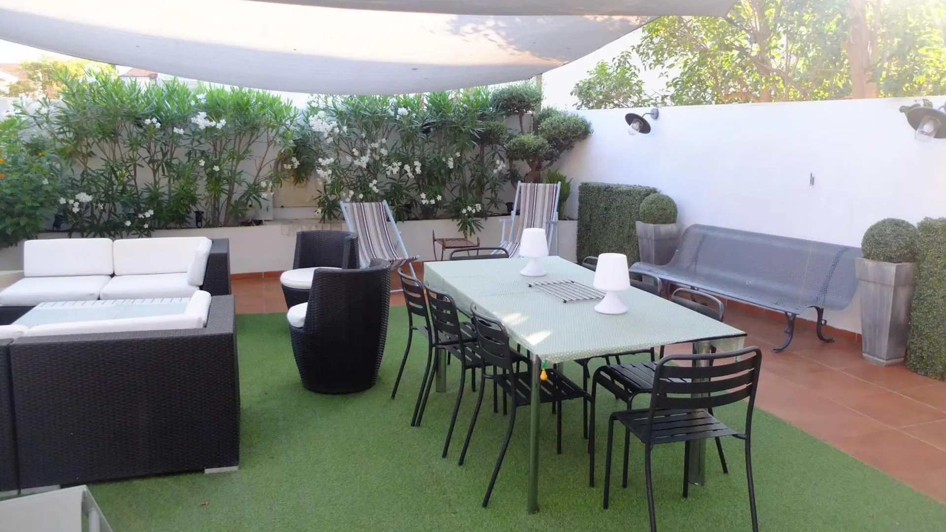 Une Terrasse Au Mourillon, Calme Et Proche Plages Toulon Frankrig