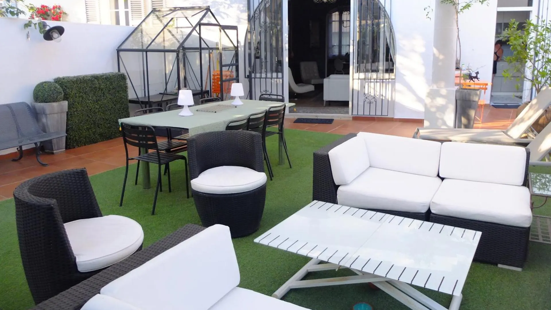 Une Terrasse Au Mourillon, Calme Et Proche Plages Toulon