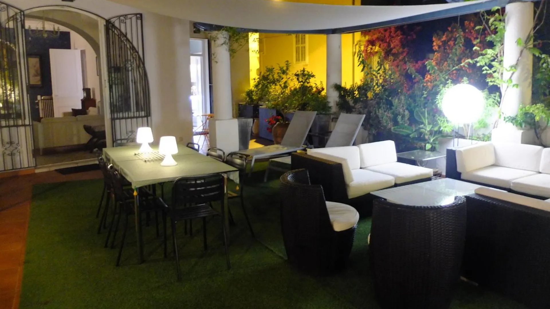 Une Terrasse Au Mourillon, Calme Et Proche Plages Toulon Villa
